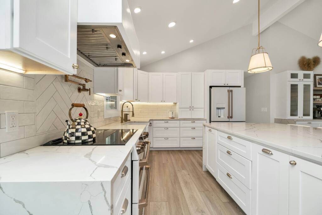 kitchen white marble island 